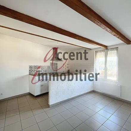 Rent this 3 bed apartment on Avenue de la Victoire in 13660 Orgon, France
