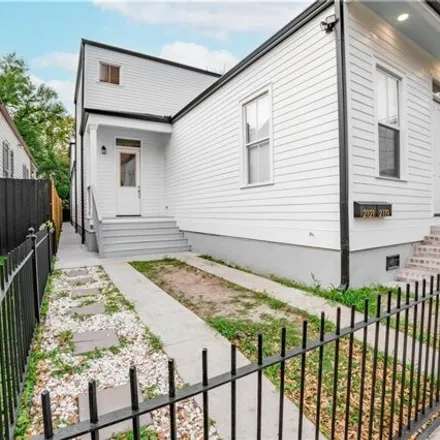 Rent this 3 bed house on 2115 Chippewa Street in New Orleans, LA 70130