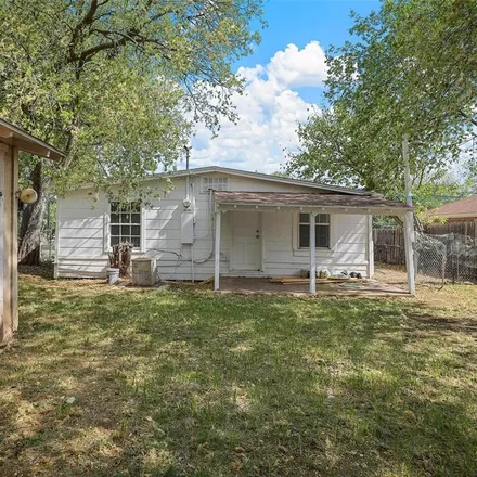 Image 4 - 221 Saddle Road, White Settlement, TX 76108, USA - House for sale