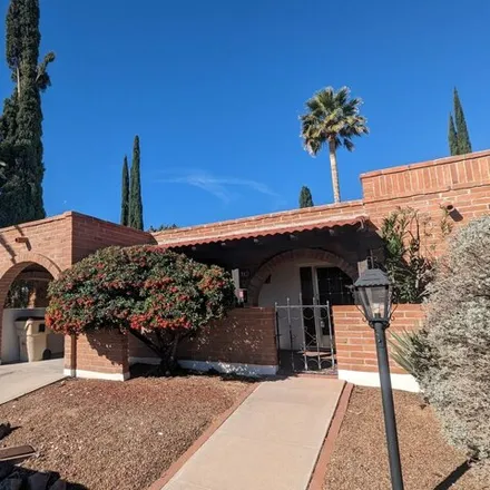 Rent this 2 bed house on 89 North Las Yucas in Green Valley, AZ 85614