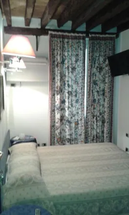 Rent this 2 bed apartment on Bar Ristorante Ombre Rosse in Vico degli Indoratori 20, 16123 Genoa Genoa