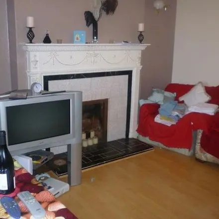 Image 7 - Holly Dene, 58 Otley Road, Leeds, LS6 4BA, United Kingdom - Apartment for rent