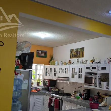 Buy this studio house on Escuela Secundaria General Número 10 "Ignacio Zaragoza" in Calle 12 Norte Bis, 77720 Playa del Carmen