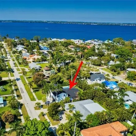 Image 3 - 1339 Coconut Drive, Fort Myers, FL 33901, USA - House for sale