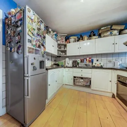 Image 7 - New Close, London, SW19 2SY, United Kingdom - Townhouse for sale