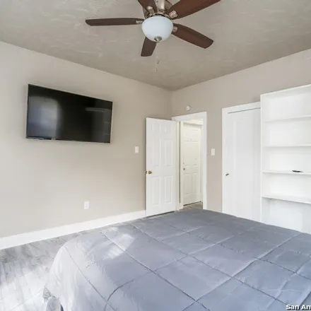 Image 7 - 654 Fulton Avenue, San Antonio, TX 78212, USA - Apartment for rent