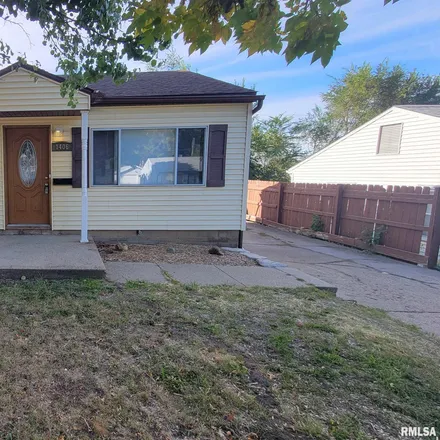 Buy this 3 bed house on 1406 Camden Street in Pekin, IL 61554