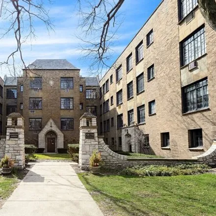 Buy this 1 bed condo on 734 Noyes Street in Evanston, IL 60201