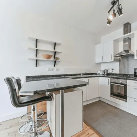 Rent this 3 bed room on Meopham Road in Lonesome, London