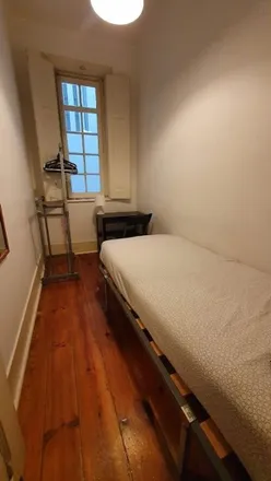 Rent this 5 bed room on Rua de Santa Marta
