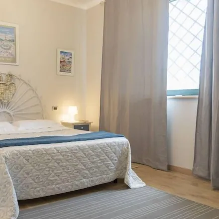 Rent this 4 bed house on Lago di Bolsena in Lungolago di Capodimonte, Capodimonte VT