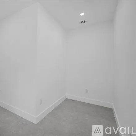 Image 6 - 2121 SW 22nd Ave - House for rent