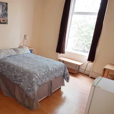Rent this studio room on 32 Chichele Road in London, NW2 3AP