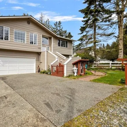 Buy this 2 bed house on 1318 South King Drive in Island County, WA 98239