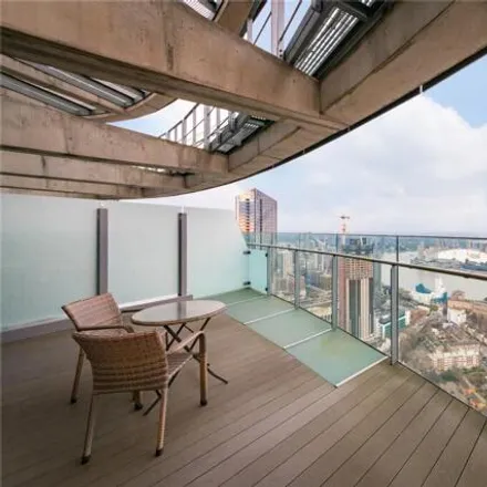 Image 2 - Baltimore Tower, 25 Crossharbour Plaza, Millwall, London, E14 9ZJ, United Kingdom - Apartment for sale