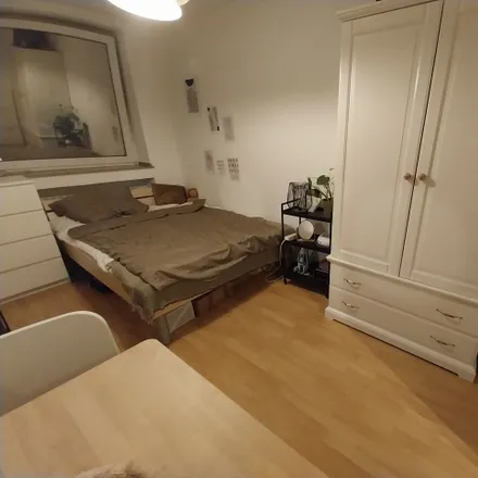 Rent this 1 bed apartment on Am Trutzenberg 38 in 50676 Cologne, Germany