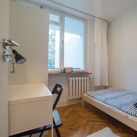Rent this 4 bed room on Czerniakowska 159 in 00-453 Warsaw, Poland
