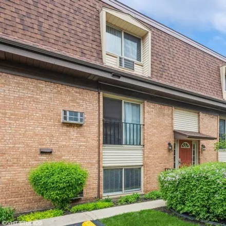 Buy this 2 bed condo on 1223 Washington Street in Des Plaines, IL 60016