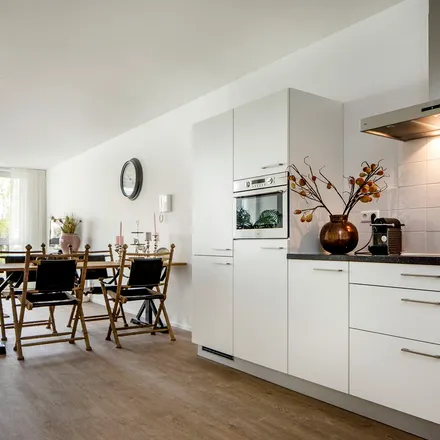 Rent this 4 bed apartment on Dobbehoek in Beatrijspad, 2722 EZ Zoetermeer