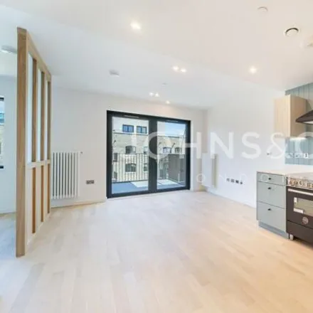 Rent this studio loft on The Magpie and Crown in 128 Brentford High Street, London