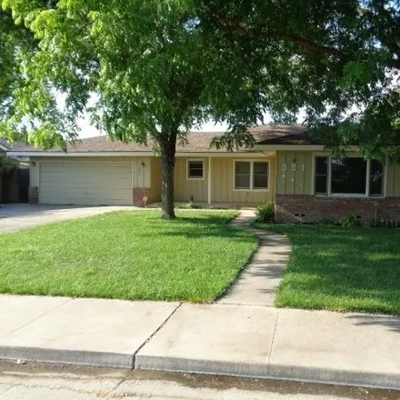 Buy this 3 bed house on 537 West Carpenter Avenue in Reedley, CA 93654