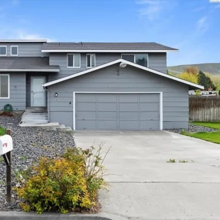 Buy this 4 bed house on 1907 West 40th Avenue in Kennewick, WA 99337