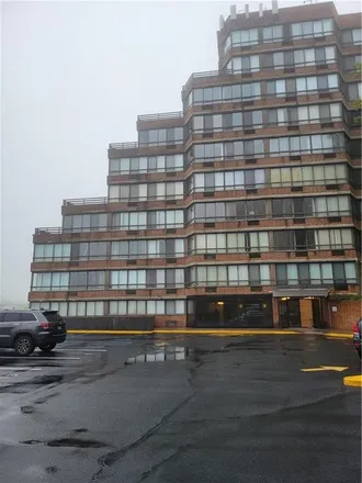 Buy this 1 bed condo on Narrows Road North in New York, NY 10304