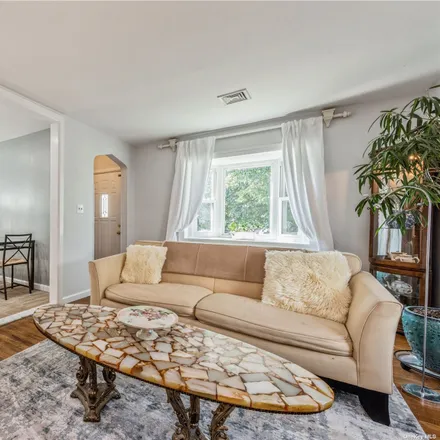 Image 3 - 1112 Norbay Street, Franklin Square, NY 11010, USA - House for sale