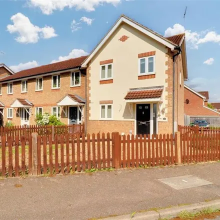 Rent this 3 bed house on Aylesbury Drive in Basildon, SS16 6UL
