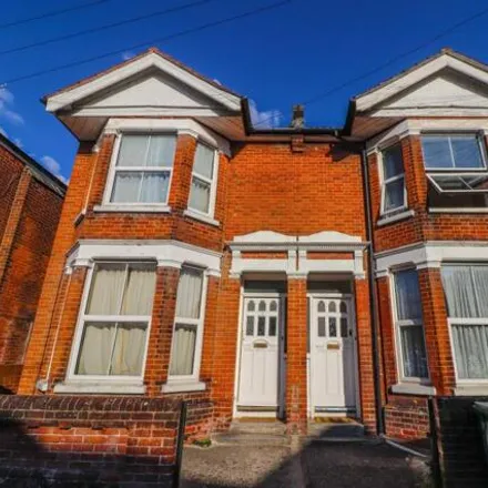 Rent this 4 bed duplex on 4 Kenilworth Road in Bedford Place, Southampton