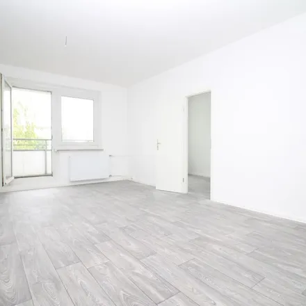 Rent this 3 bed apartment on Zingster Straße 27 in 04207 Leipzig, Germany