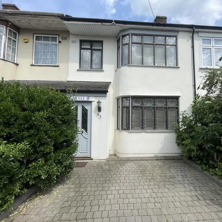 Rent this 4 bed townhouse on Inverness Drive in London, IG6 3BN