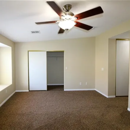 Image 9 - 2072 William Holden Court, Clark County, NV 89142, USA - Townhouse for sale