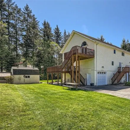 Buy this 3 bed house on 28713 207th Avenue Southeast in Kent, WA 98042