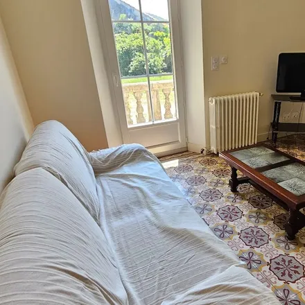 Rent this 4 bed house on 84110 Vaison-la-Romaine