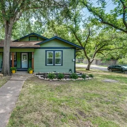Buy this 3 bed house on 877 North 28th Street in Corsicana, TX 75110