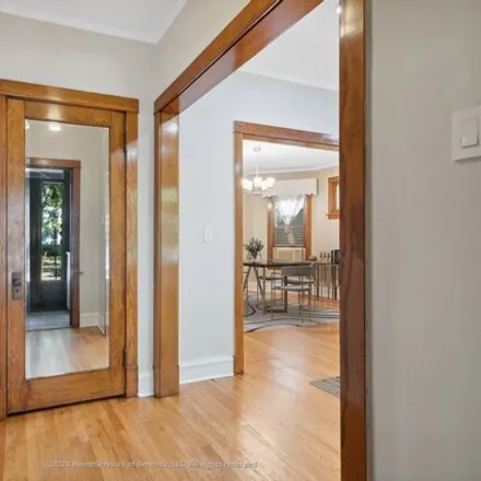 Image 3 - 6115 North Hermitage Avenue, Chicago, IL 60660, USA - House for sale
