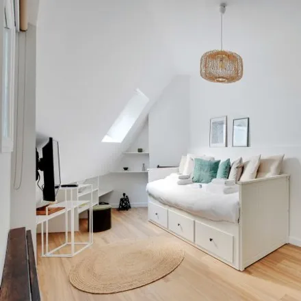 Rent this studio room on Paris 8e Arrondissement