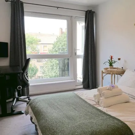 Rent this 2 bed room on The Jam Factory in Green Walk, London