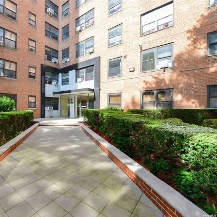 Image 1 - 99-05 63rd Drive, New York, NY 11374, USA - Apartment for sale