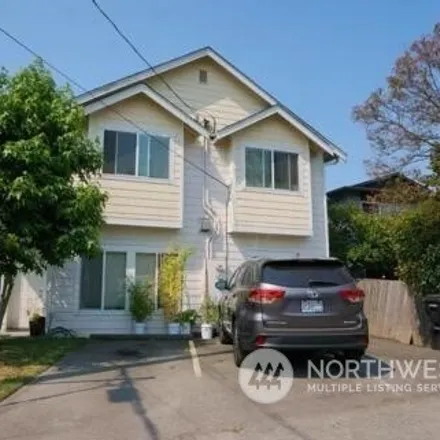 Buy this studio house on 501 North 105th Street in Seattle, WA 98133