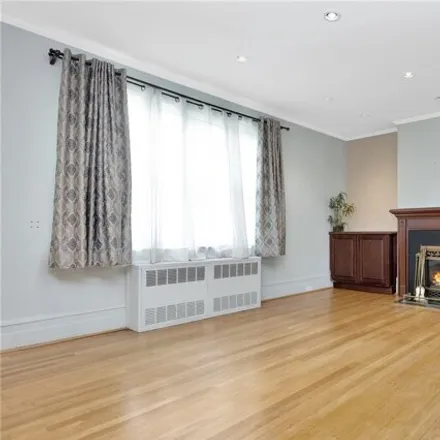 Image 6 - 35-51 163rd Street, New York, NY 11358, USA - Duplex for sale