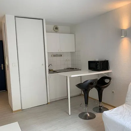 Image 4 - 22 Rue Yves Lariven, 13005 5e Arrondissement, France - Apartment for rent
