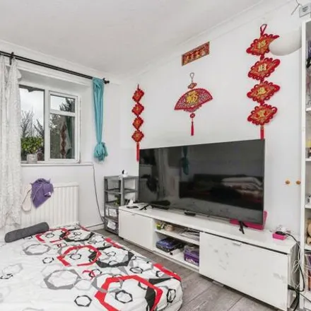 Image 3 - The Larches, Luton, LU2 7PX, United Kingdom - Apartment for sale