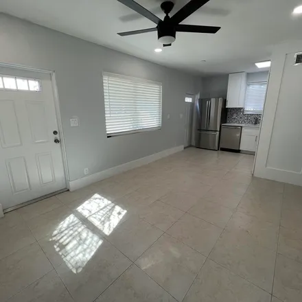 Image 4 - 4116 Garden Avenue, West Palm Beach, FL 33405, USA - Apartment for rent