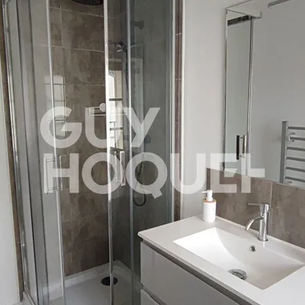 Rent this 1 bed apartment on 28 Place du 18 Octobre in 28200 Châteaudun, France