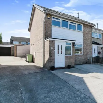 Buy this 3 bed duplex on Cornwall Drive in Grassmoor, S42 5DX