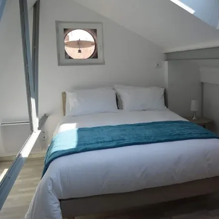 Rent this 3 bed townhouse on 10300 Sainte-Savine