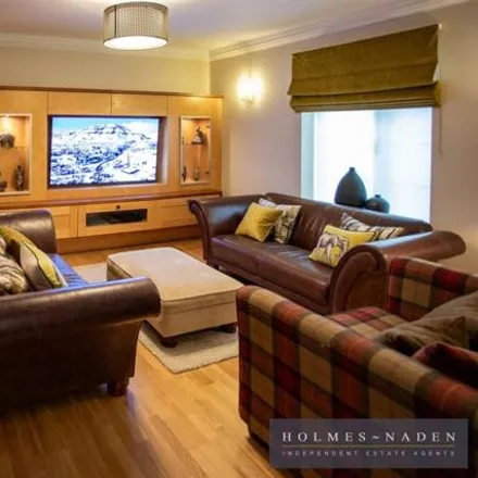 Image 4 - Meadow Drive, Prestbury, SK10 4EY, United Kingdom - House for sale