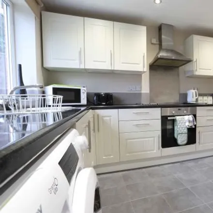 Rent this 6 bed duplex on 7 Chamberlain Crescent in Shirley, B90 2DG